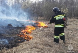 В условиях сухой и ветреной погоды спасатели призывают кузбассовцев уделить особое внимание пожарной безопасности